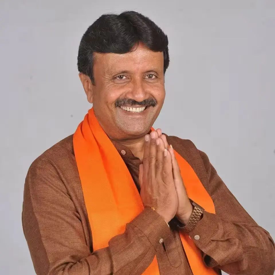 ધારાસભ્ય તરીકે લોકસેવામાં નવી ઝંપલ